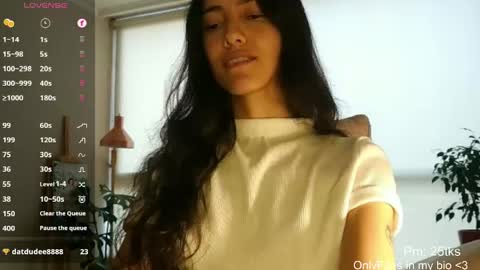 Snapshot of innocentlatiina chatting on May 22, 9:09 pm Laroa online show from May 22, 9:09 pm