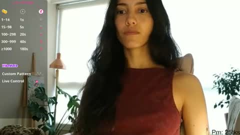 Snapshot of innocentlatiina chatting on June 16, 8:33 pm Laroa online show from June 16, 8:33 pm