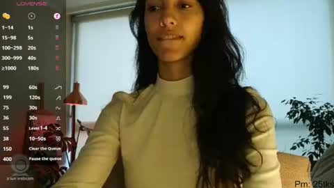 Snapshot of innocentlatiina chatting on June 21, 9:39 pm Laroa online show from June 21, 9:39 pm