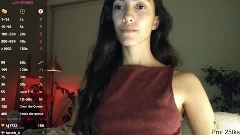 Snapshot of innocentlatiina chatting on June 24, 12:53 am Laroa online show from June 24, 12:53 am