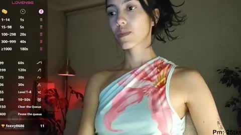 Snapshot of innocentlatiina chatting on June 28, 10:49 pm Laroa online show from June 28, 10:49 pm
