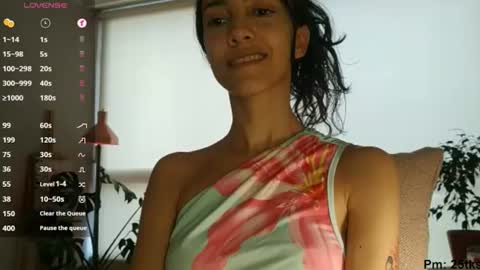 Snapshot of innocentlatiina chatting on July 15, 9:20 pm Laroa online show from July 15, 9:20 pm