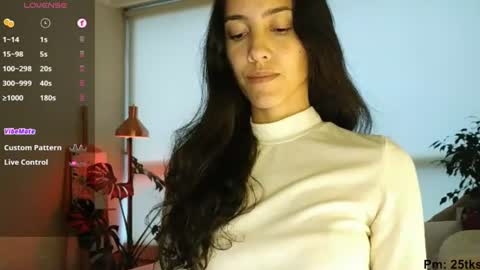 Snapshot of innocentlatiina chatting on July 21, 9:28 pm Laroa online show from July 21, 9:28 pm
