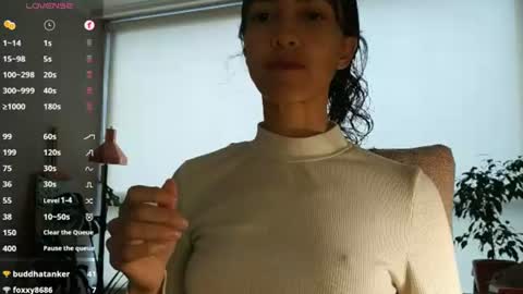 Snapshot of innocentlatiina chatting on July 24, 8:29 pm Laroa online show from July 24, 8:29 pm
