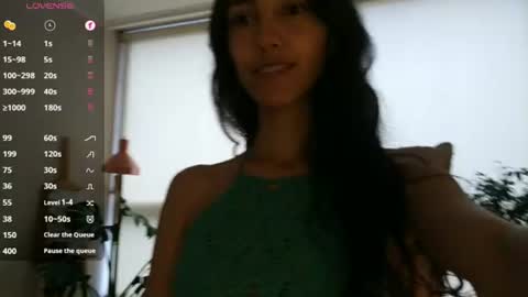Snapshot of innocentlatiina chatting on August 1, 6:29 pm Laroa online show from August 1, 6:29 pm