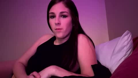 Snapshot of innocentlilsarah chatting on February 7, 4:16 am innocentlilsarah online show from February 7, 4:16 am