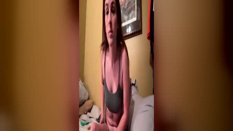 Snapshot of innocentlilsarah chatting on June 16, 5:15 pm innocentlilsarah online show from June 16, 5:15 pm