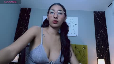Snapshot of inocent_luna chatting on April 17, 6:05 am Luna moon online show from April 17, 6:05 am