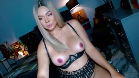 Snapshot of insatiable_queen16 chatting on May 29, 7:34 pm insatiable_queen16 online show from May 29, 7:34 pm