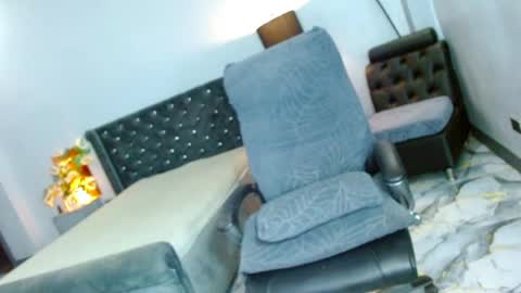 Snapshot of insatiable_queen16 chatting on August 2, 6:17 pm insatiable_queen16 online show from August 2, 6:17 pm