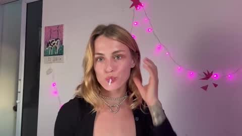 Snapshot of inspirebyeva chatting on January 10, 10:50 am Eva online show from January 10, 10:50 am