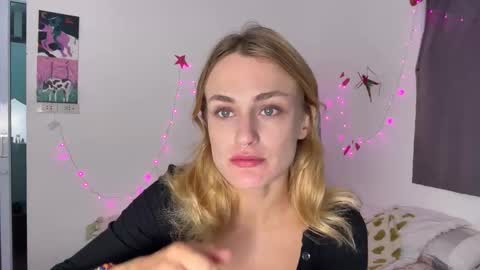 Snapshot of inspirebyeva chatting on January 18, 12:53 pm Eva online show from January 18, 12:53 pm