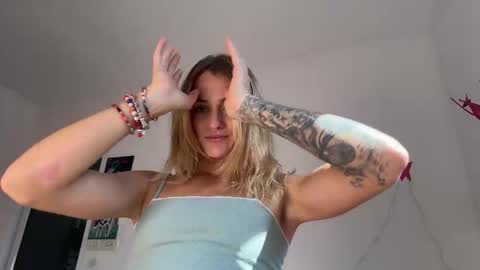 Snapshot of inspirebyeva chatting on January 19, 7:23 am Eva online show from January 19, 7:23 am