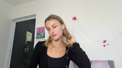 Snapshot of inspirebyeva chatting on February 6, 5:12 am Eva online show from February 6, 5:12 am