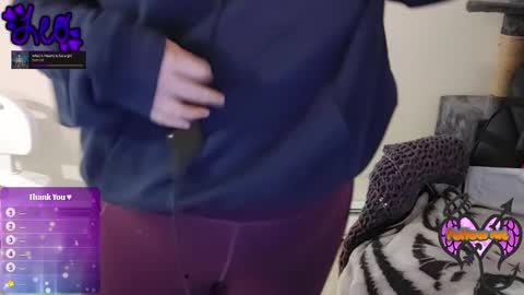 Snapshot of intentkitten chatting on January 16, 7:56 am Reigning Leo online show from January 16, 7:56 am