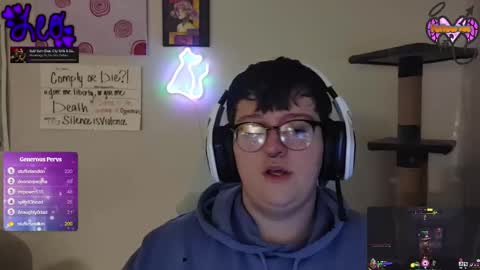 Snapshot of intentkitten chatting on March 7, 5:48 am Reigning Leo online show from March 7, 5:48 am