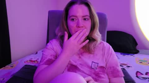 Faye online show from November 27, 3:41 am