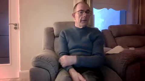 Snapshot of inthemood63 chatting on December 16, 4:34 pm inthemood63 online show from December 16, 4:34 pm
