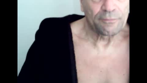 Snapshot of invested2022 chatting on November 8, 9:09 am Invested online show from November 8, 9:09 am