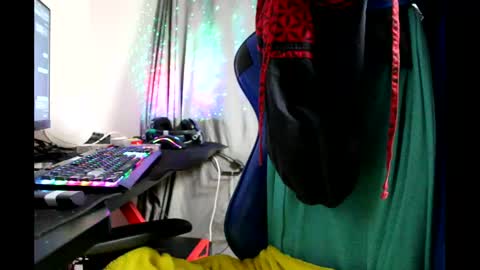 Snapshot of ipipo42o chatting on January 8, 1:00 am DrownMentally online show from January 8, 1:00 am