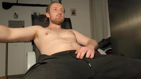 Snapshot of ipipo42o chatting on November 4, 6:23 am DrownMentally online show from November 4, 6:23 am