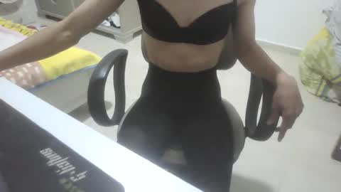 Snapshot of ipog4034 chatting on December 16, 9:58 am YourVirtualSlave online show from December 16, 9:58 am