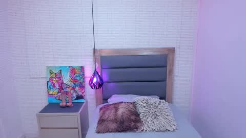  I R E N N E online show from March 4, 12:44 pm