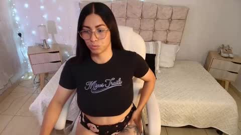 Snapshot of iriina_hotbusty chatting on November 15, 10:37 pm Irina online show from November 15, 10:37 pm