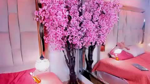 Snapshot of iriis_tai chatting on June 12, 10:19 pm online show from June 12, 10:19 pm