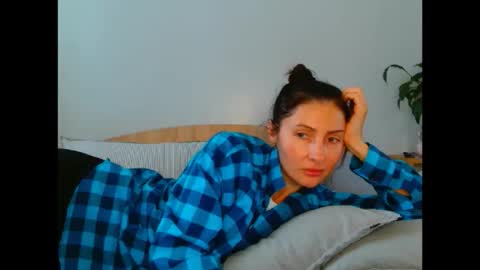 Snapshot of irina9793 chatting on April 7, 9:43 am irina online show from April 7, 9:43 am