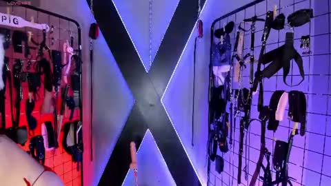 Snapshot of iris_cinthia_bdsm chatting on July 5, 3:02 am iris_cinthia_bdsm online show from July 5, 3:02 am