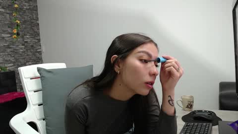 Snapshot of iris_joi chatting on January 24, 3:11 am Iirs online show from January 24, 3:11 am