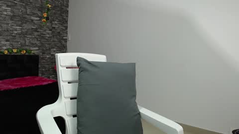 Snapshot of iris_joi chatting on January 25, 2:37 am Iirs online show from January 25, 2:37 am