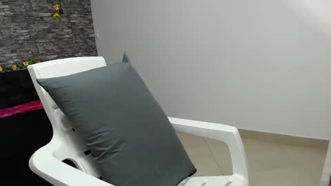 Snapshot of iris_joi chatting on February 19, 2:44 am Iirs online show from February 19, 2:44 am