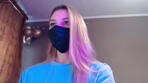 Lily online show from November 9, 1:20 pm