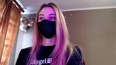 Lily online show from November 26, 12:39 pm