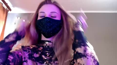 Lily online show from April 26, 1:20 pm