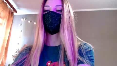 Lily online show from May 4, 2:24 pm