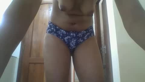 Snapshot of iris_love2 chatting on March 5, 11:28 am iris_love2 online show from March 5, 11:28 am