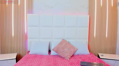 Snapshot of iris_thompson chatting on October 28, 4:27 am Iris online show from October 28, 4:27 am