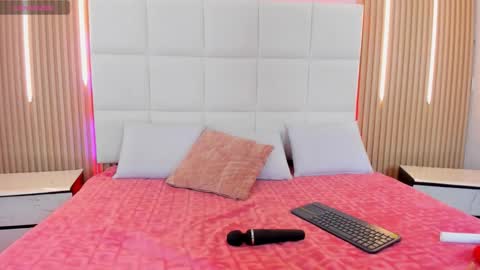 Snapshot of iris_thompson chatting on October 31, 4:57 am Iris online show from October 31, 4:57 am