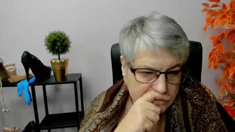 I R I S online show from December 31, 10:15 am