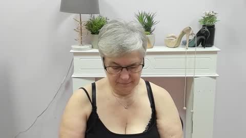 I R I S online show from December 17, 7:03 am