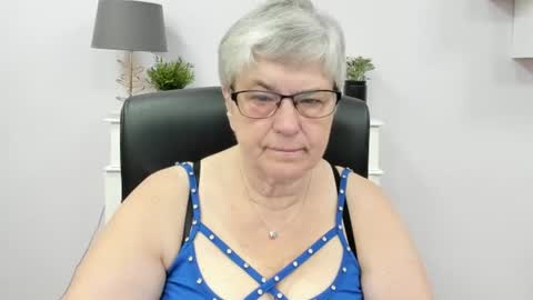 Snapshot of iris_xdesire chatting on June 11, 6:33 am I R I S online show from June 11, 6:33 am