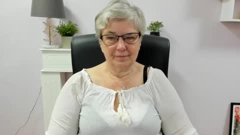 Snapshot of iris_xdesire chatting on June 18, 6:13 am I R I S online show from June 18, 6:13 am