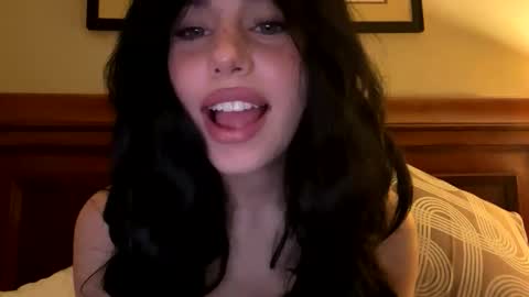 Snapshot of irisbabyyyyyyy chatting on April 19, 5:18 am irisbabyyyyyyy online show from April 19, 5:18 am