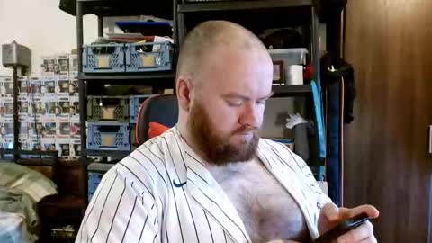 Snapshot of irishdaddy24 chatting on February 21, 10:16 am twitter theirishman205 online show from February 21, 10:16 am