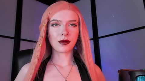 Snapshot of irisice chatting on December 5, 10:01 am Miss Iris Fansly Miss Iris new inst.  online show from December 5, 10:01 am