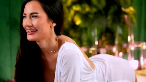 Snapshot of irisnightshade chatting on May 23, 5:34 am Maria online show from May 23, 5:34 am