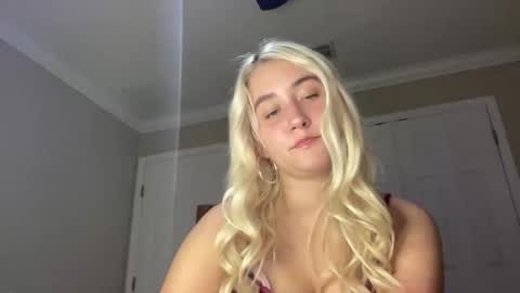 Irispink1 online show from December 14, 11:31 pm